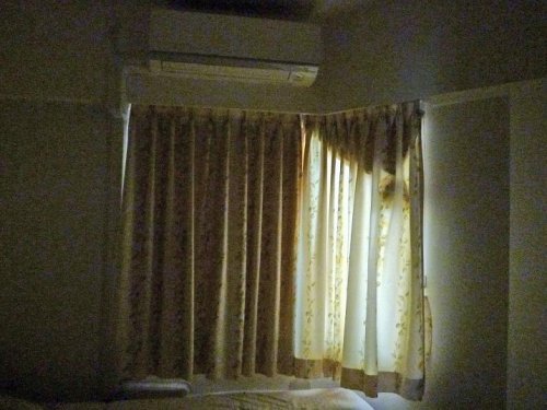 後付け遮光裏地を使用したお客様の寝室